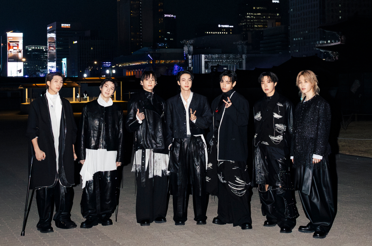 방탄소년단(BTS) 광화문 공연, 왜 전 세계 아미(ARMY)들이 열광했나